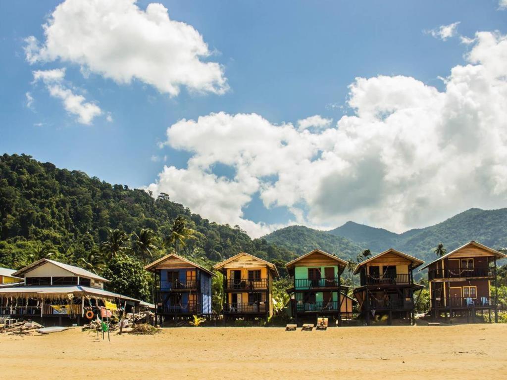 Beachfront Hut Downstairs Astra - Beach Shack Chalet Kampong Juara Luaran gambar