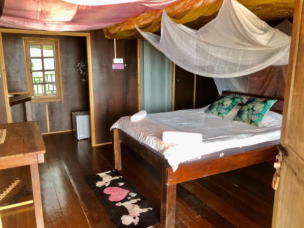 Beachfront Hut Downstairs Astra - Beach Shack Chalet Kampong Juara Luaran gambar