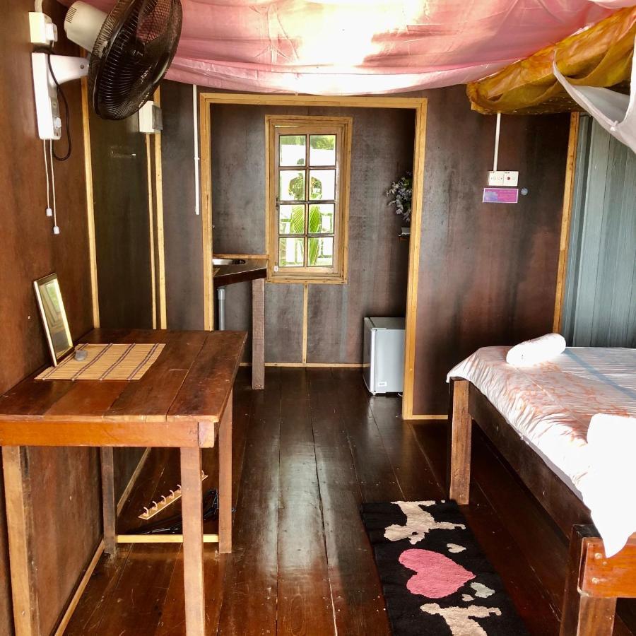 Beachfront Hut Downstairs Astra - Beach Shack Chalet Kampong Juara Luaran gambar